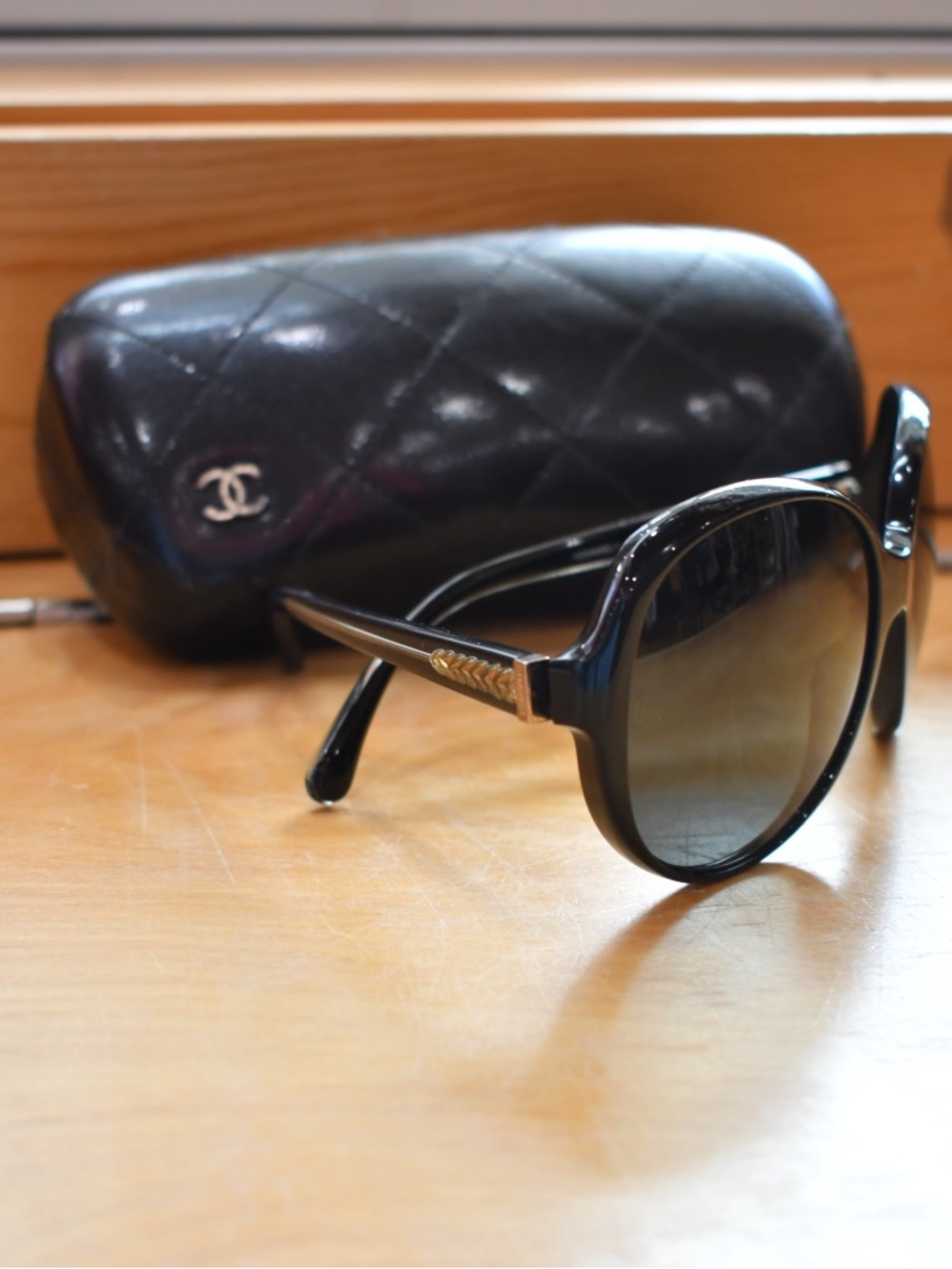 CHANEL Sunglasses Black with Gold Trim & Quilted Leather Case - Picture 6 of 10